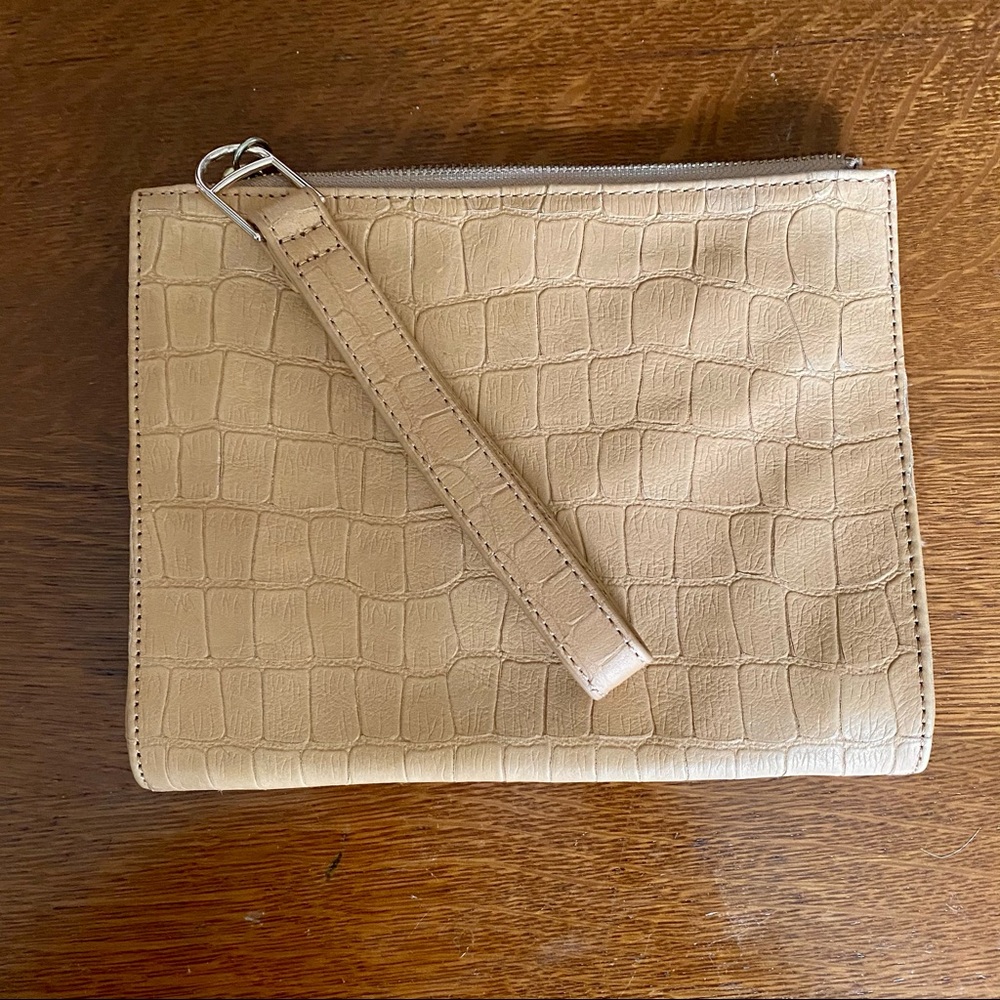 Talbot’s leather croc embossed wristlet NWOT